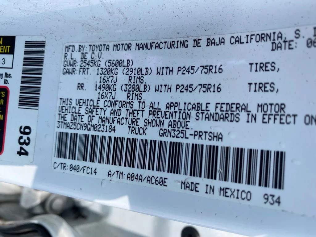 Used 2016 White Toyota SR5 image 18