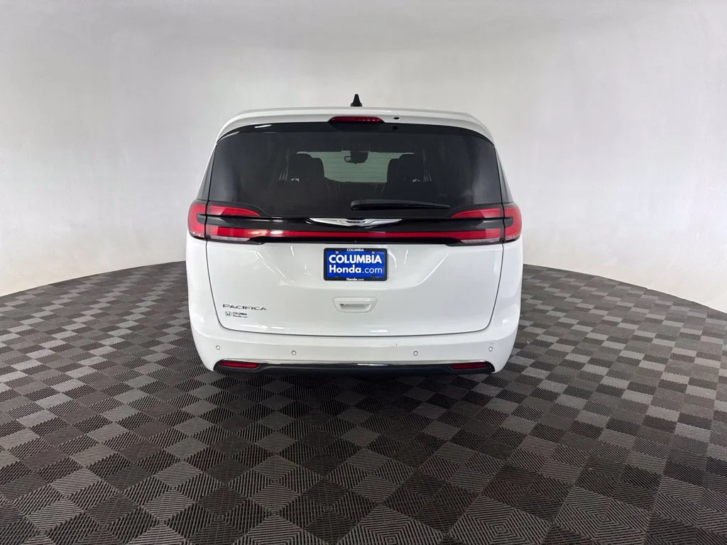 Used 2024 White Chrysler Touring L image 6