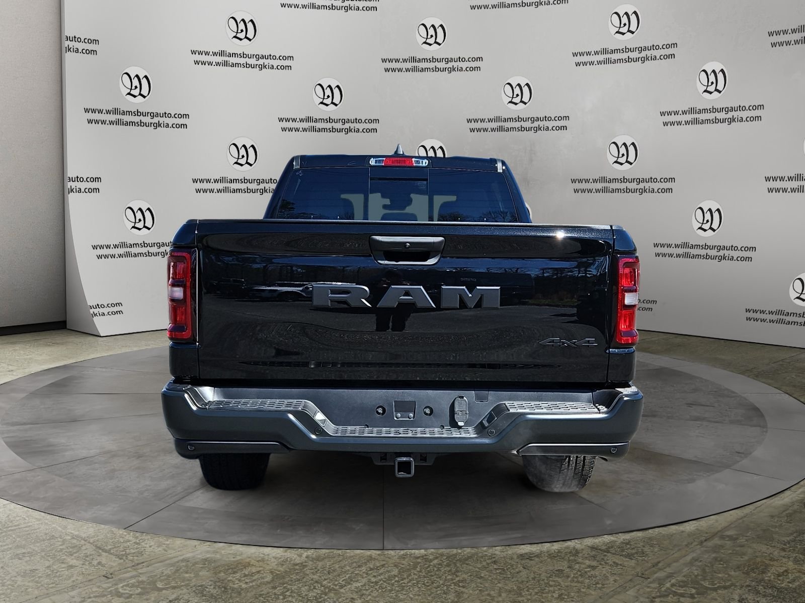 New 2026 Diamond Black Crystal Pearl-Coat Exterior Paint RAM Tradesman image 4