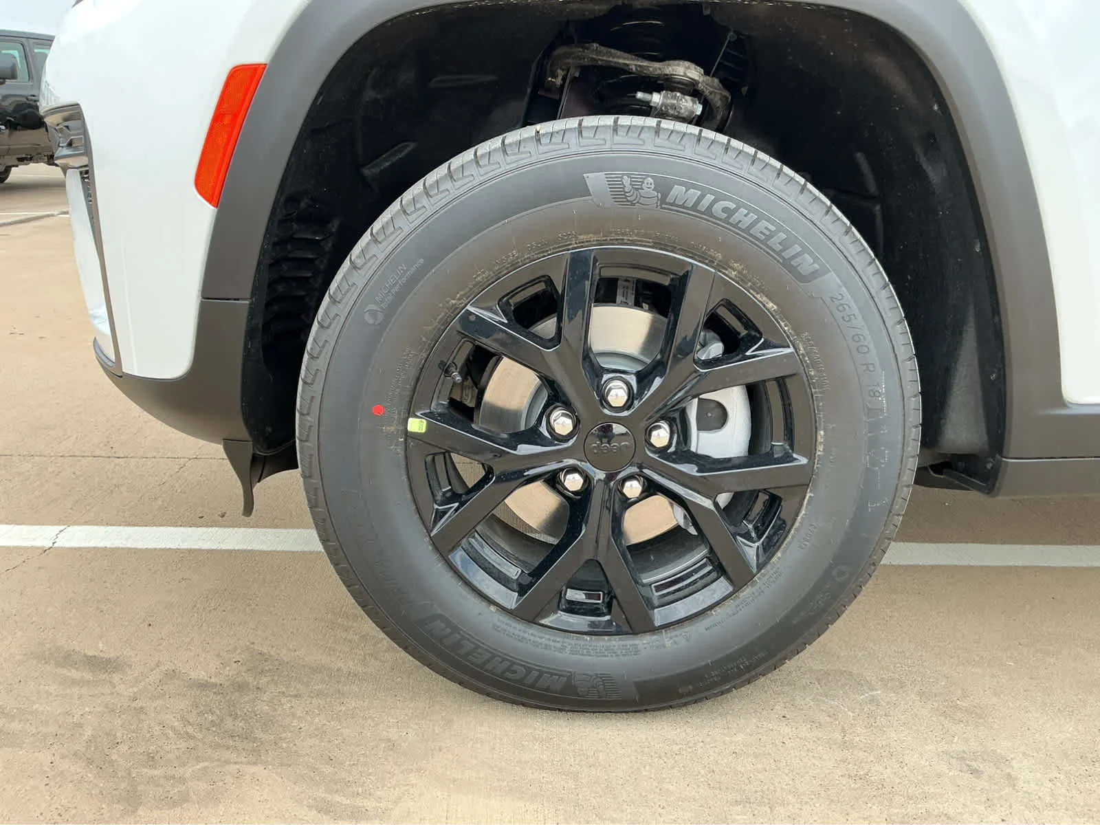 New 2026 Bright White Clear-Coat Exterior Paint Jeep Laredo Altitude image 10