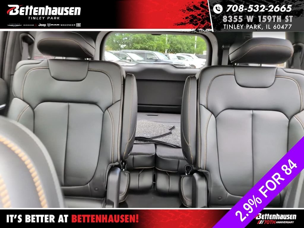 New 2026 Diamond Black Crystal Pearl-Coat Exterior Paint Jeep Limited image 25