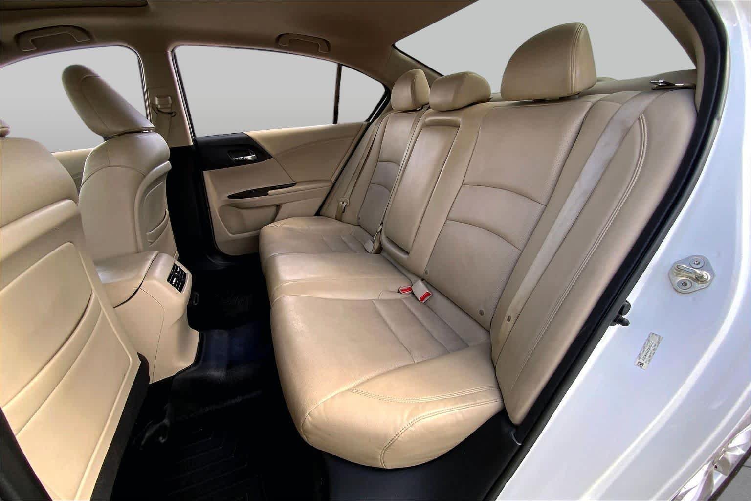 Used 2013 White Orchid Pearl Honda Touring image 20