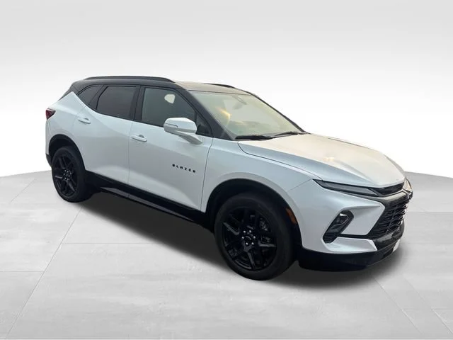 Used 2024 Iridescent Pearl Tricoat Chevrolet RS image 9