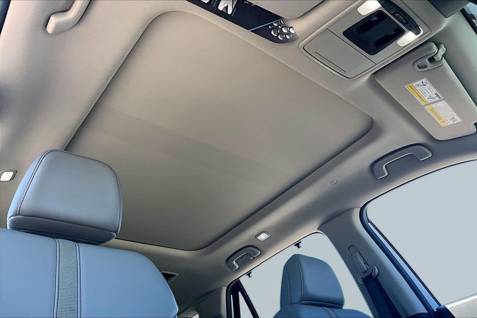 Used 2025 Platinum White Pearl Honda Touring image 13