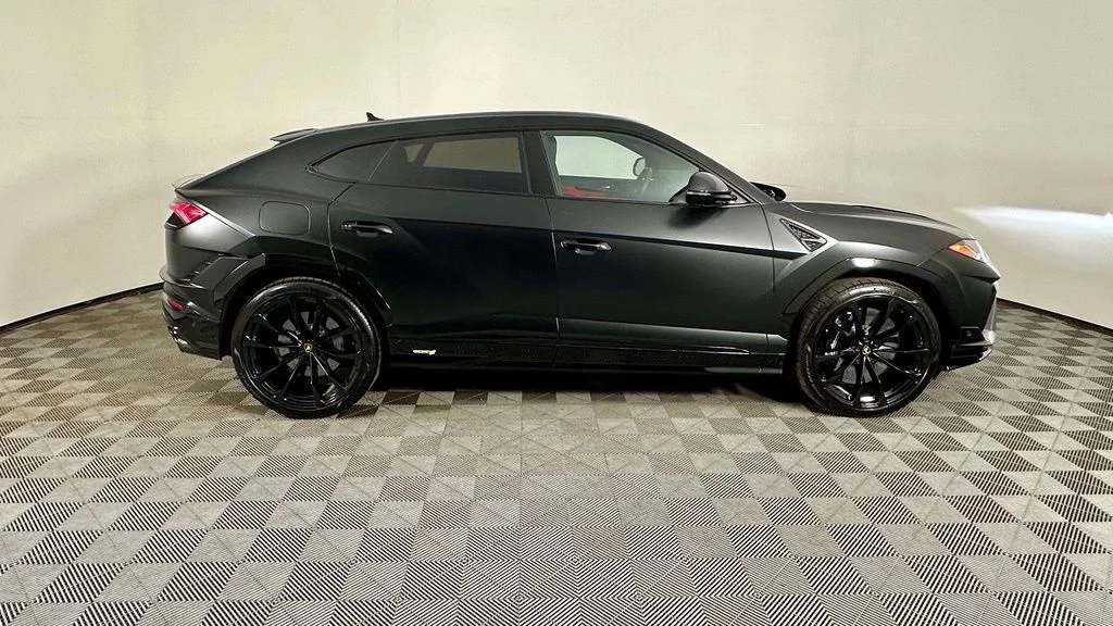 Used 2024 Black Lamborghini S image 6
