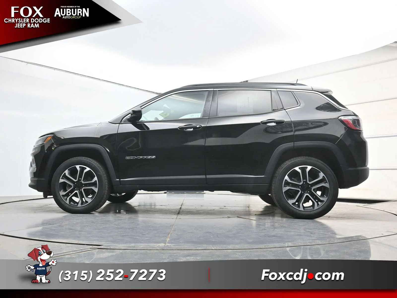 Used 2022 Diamond Black Crystal Pearlcoat Jeep Limited image 21