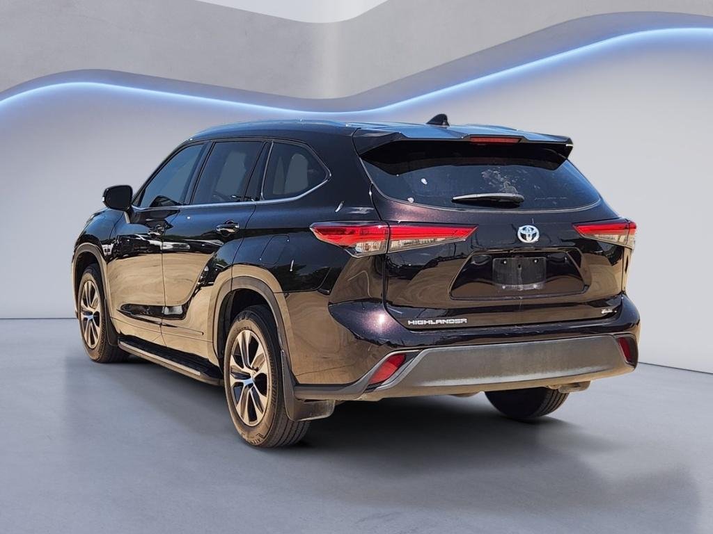 Used 2021 Opulent Amber Toyota XLE image 6