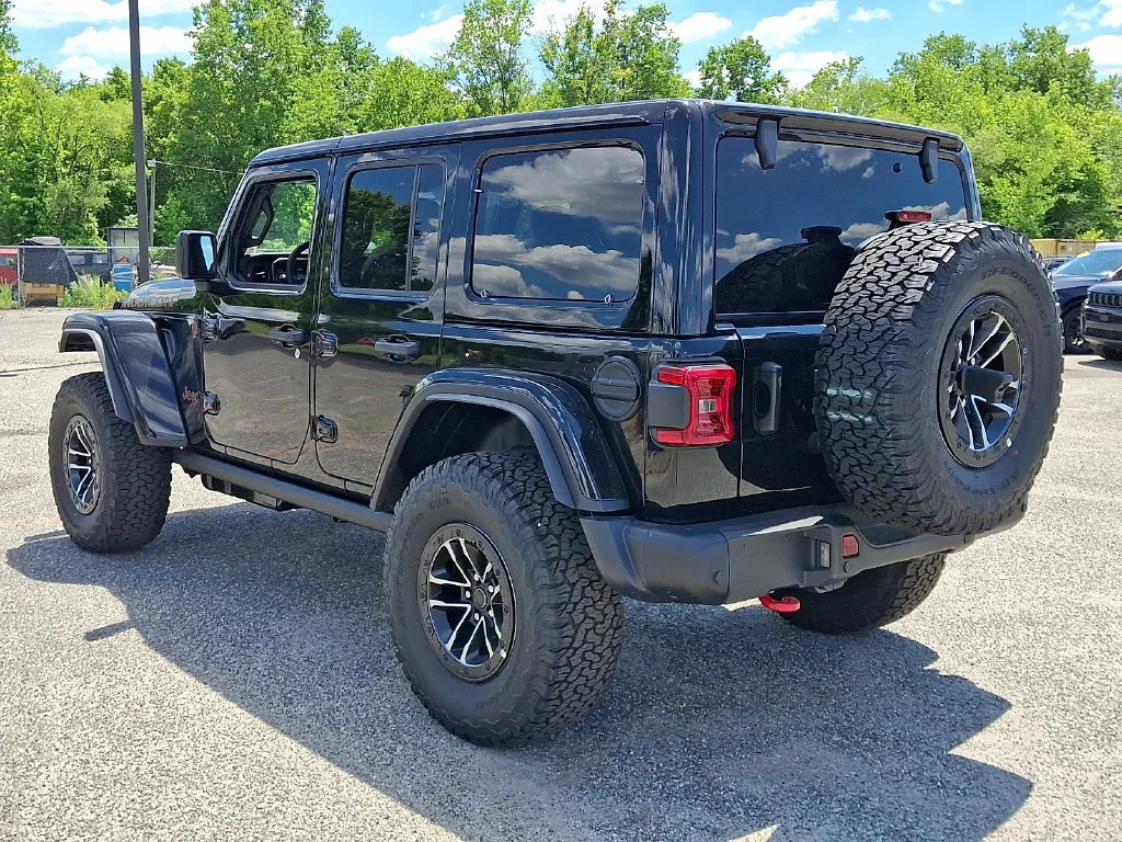 New 2026 Black Clear-Coat Exterior Paint Jeep Rubicon X image 6
