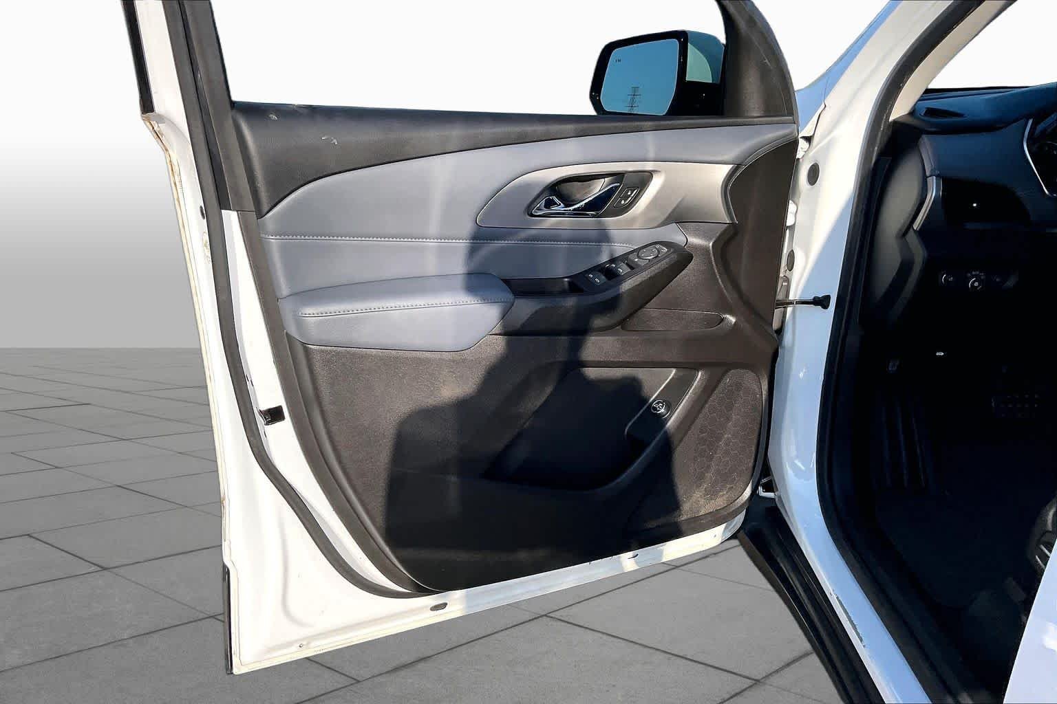 Used 2019 Summit White Chevrolet LT Cloth image 21