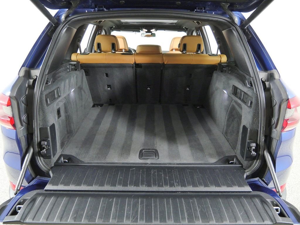 Used 2021 Phytonic Blue Metallic BMW xDrive40i image 28