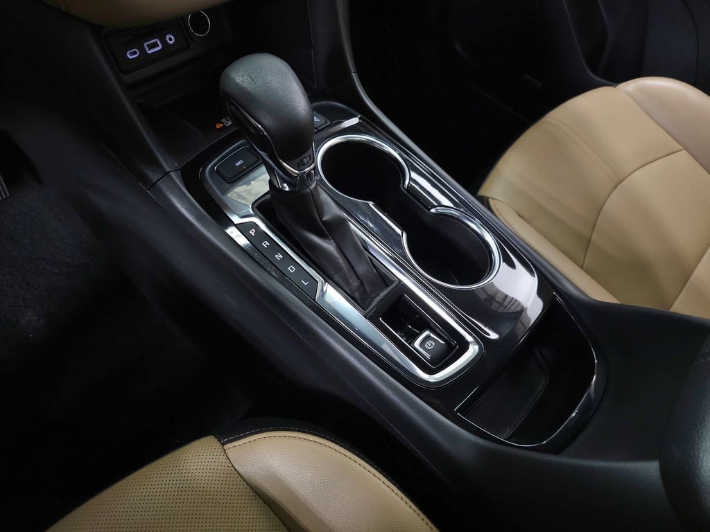 Used 2022 IRIDESCENT PEARL TRICOAT Chevrolet Premier image 32