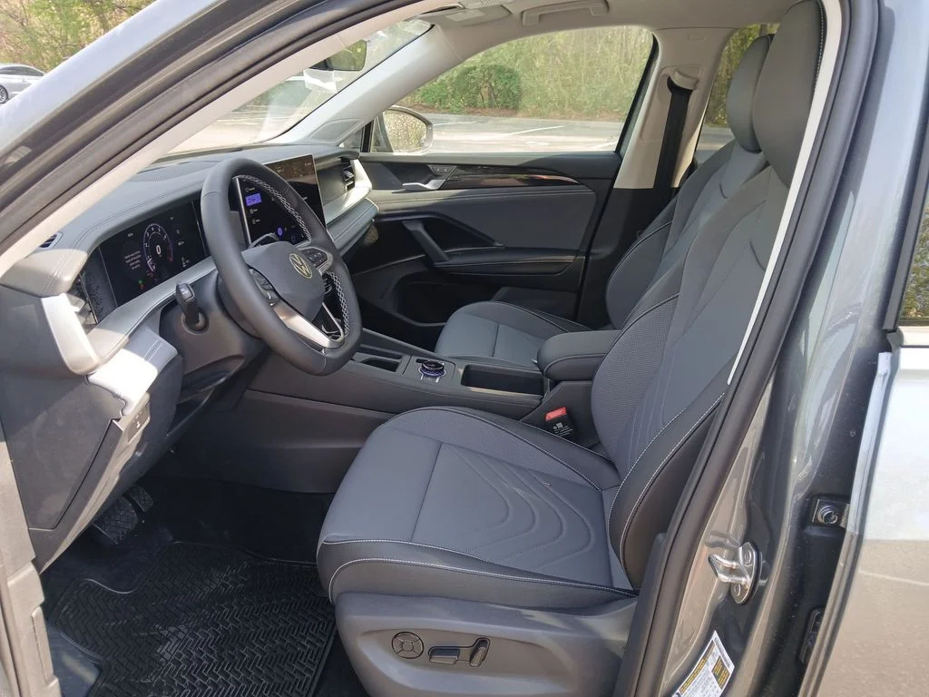 New 2026 Silver Volkswagen 2.0T SE image 9