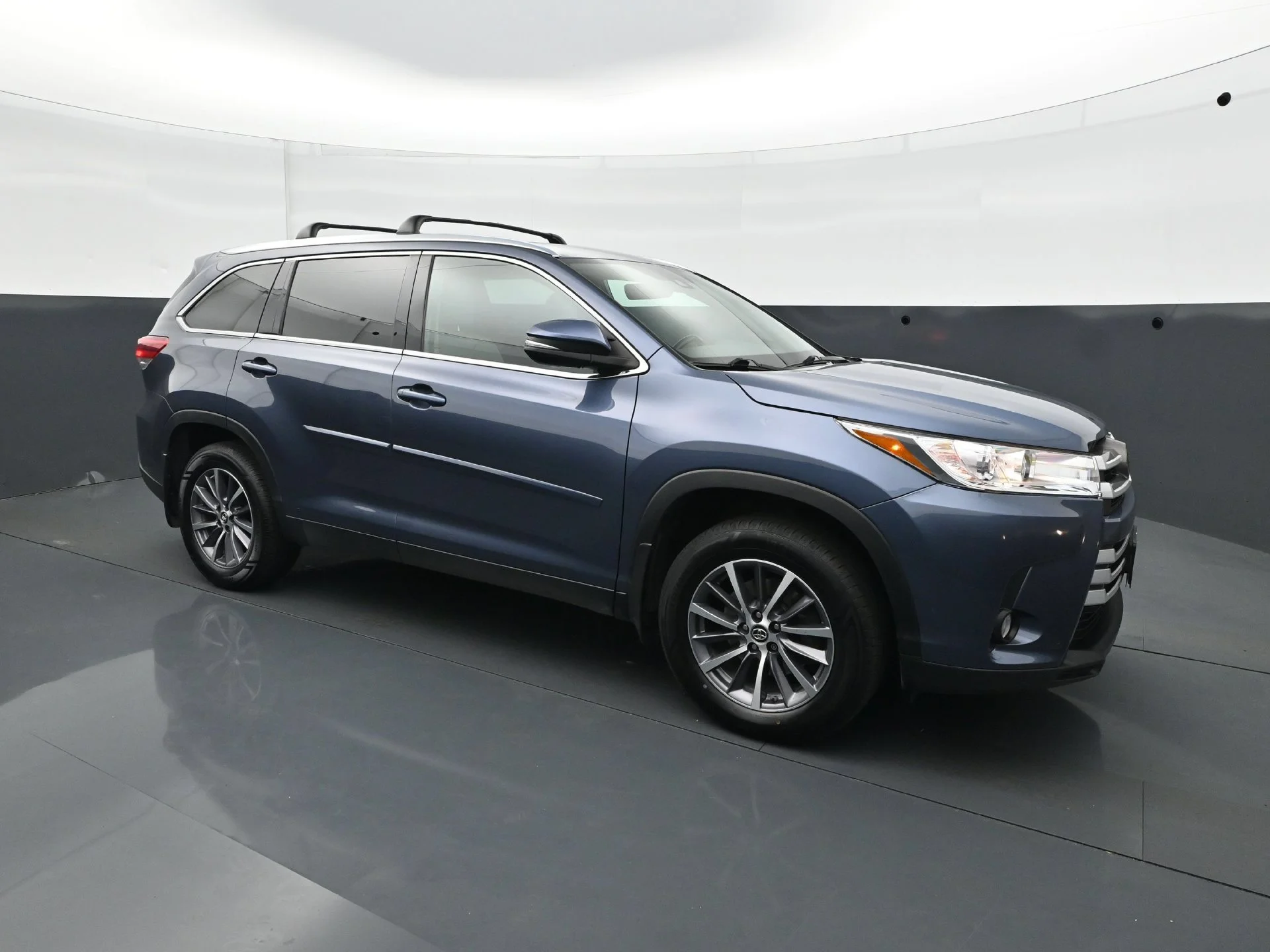 Used 2019  Toyota SE image 9