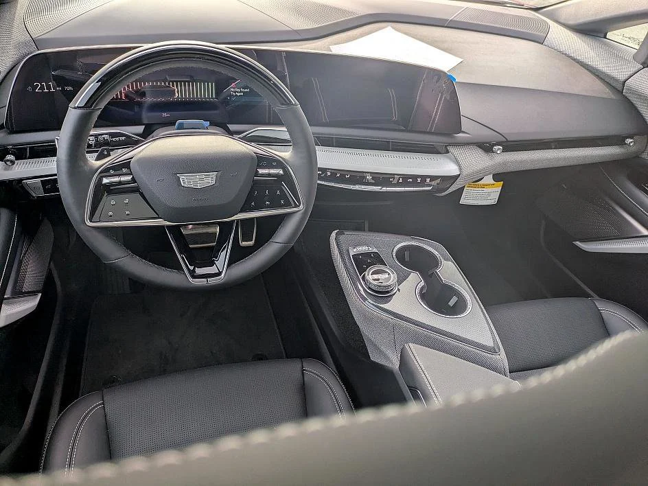 2025 Cadillac OPTIQ Luxury 2 - Photo 24