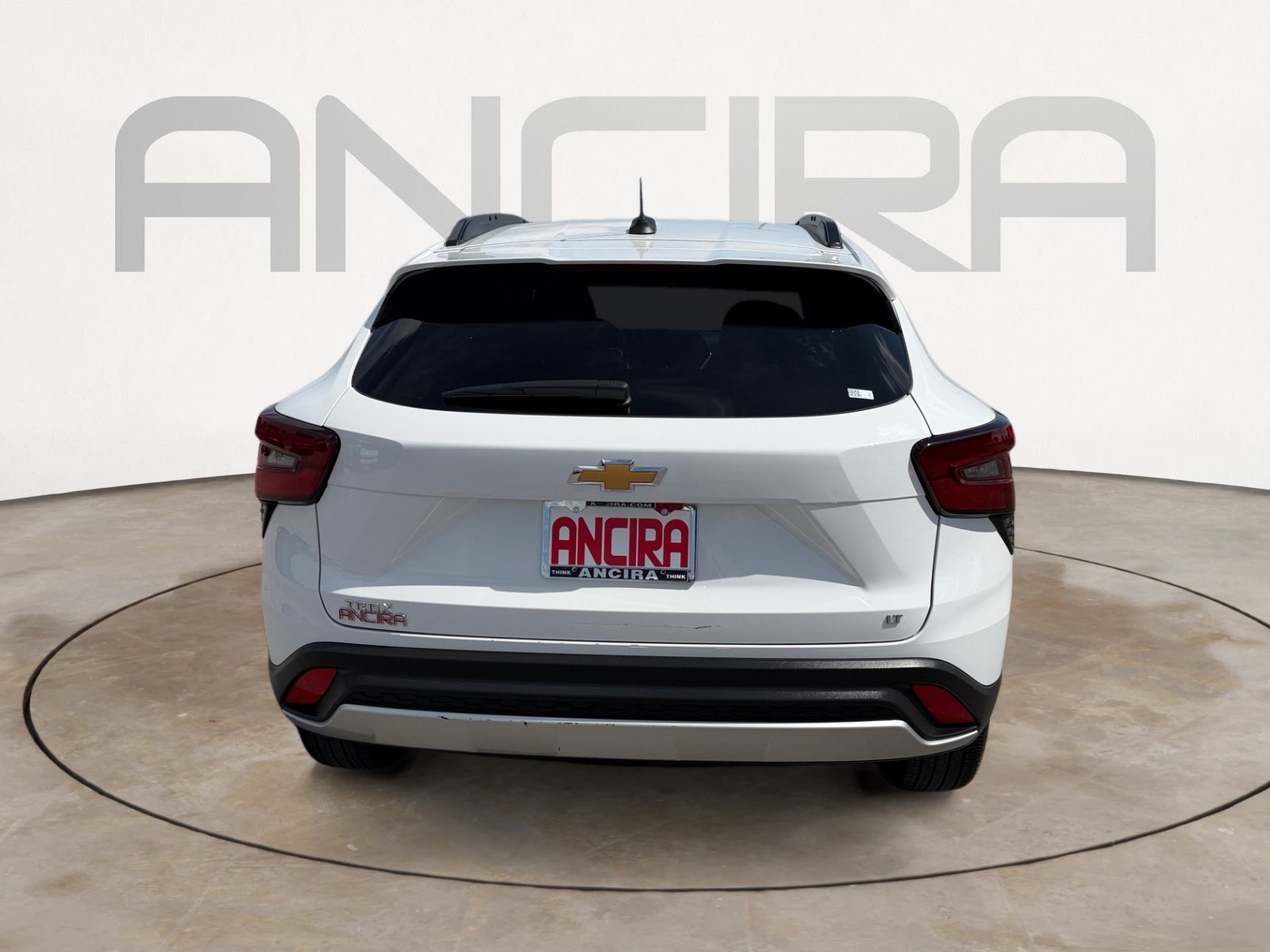 Used 2025 Summit White Chevrolet LT image 8