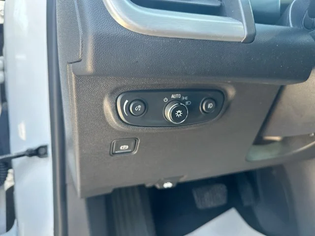 Used 2024 White GMC SLT image 49