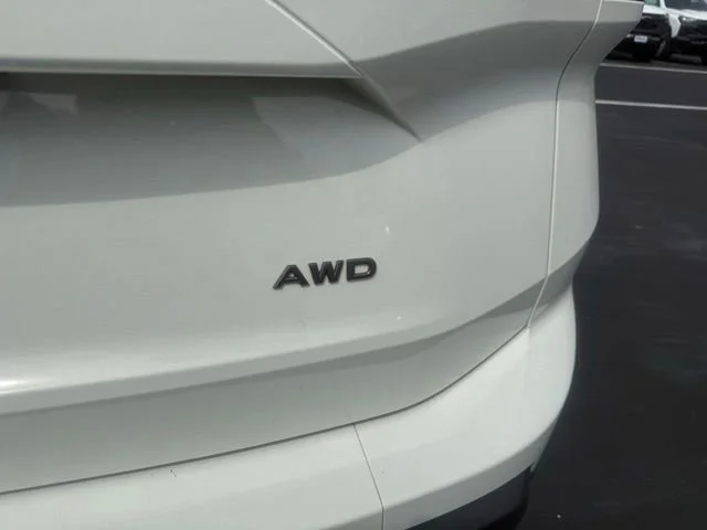 Used 2024 White Nissan S image 7