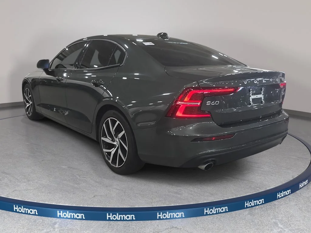 Used 2020 Pine Gray Metallic Volvo T6 Momentum image 9