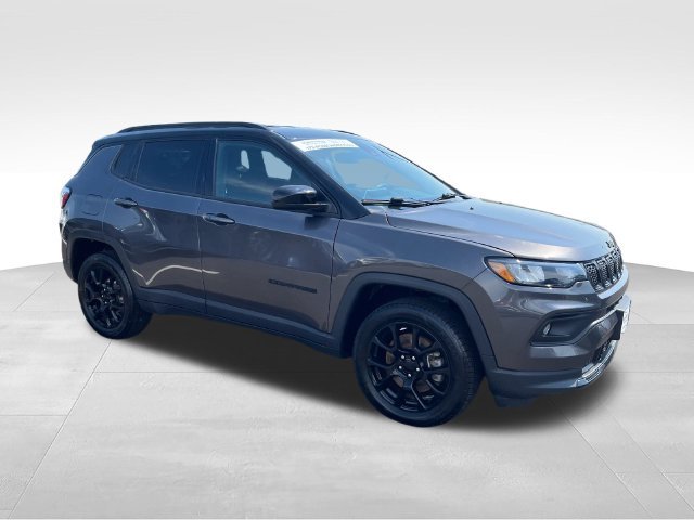 Used 2023 Gray Jeep Latitude image 7
