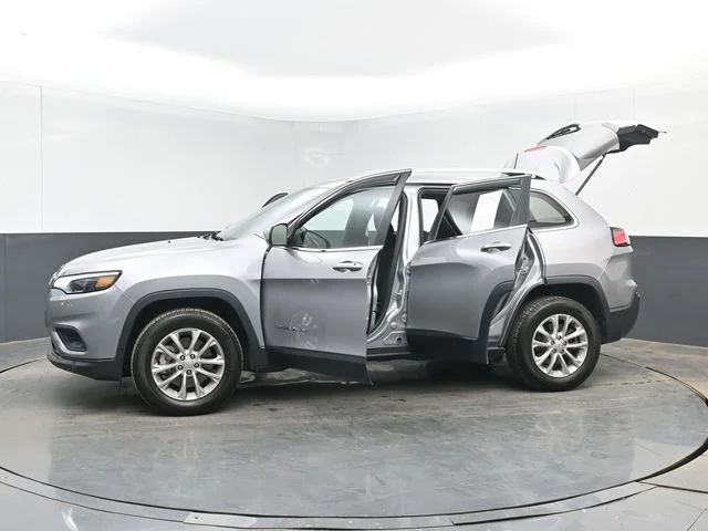 Used 2019 Billet Silver Metallic Clearcoat Jeep Latitude image 50