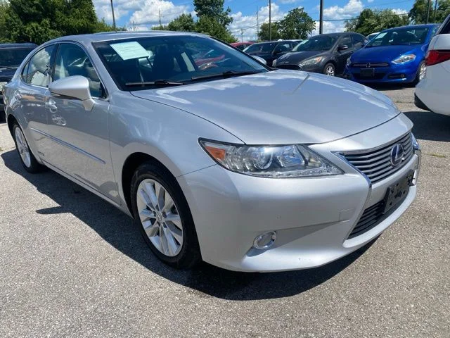 2013 Lexus ES 350 300h's photo