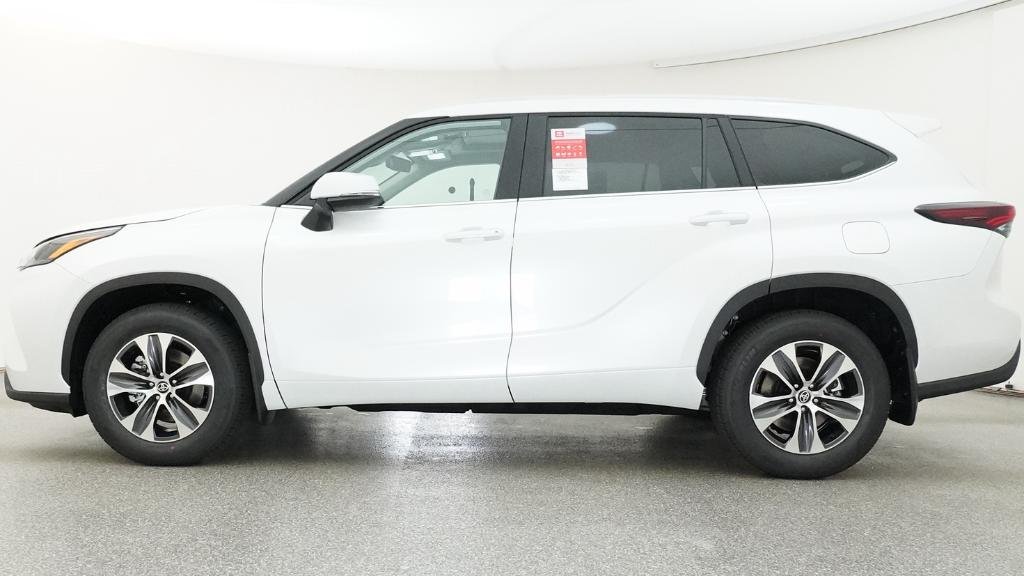 New 2026 Wind Chill Pearl Toyota XLE image 16
