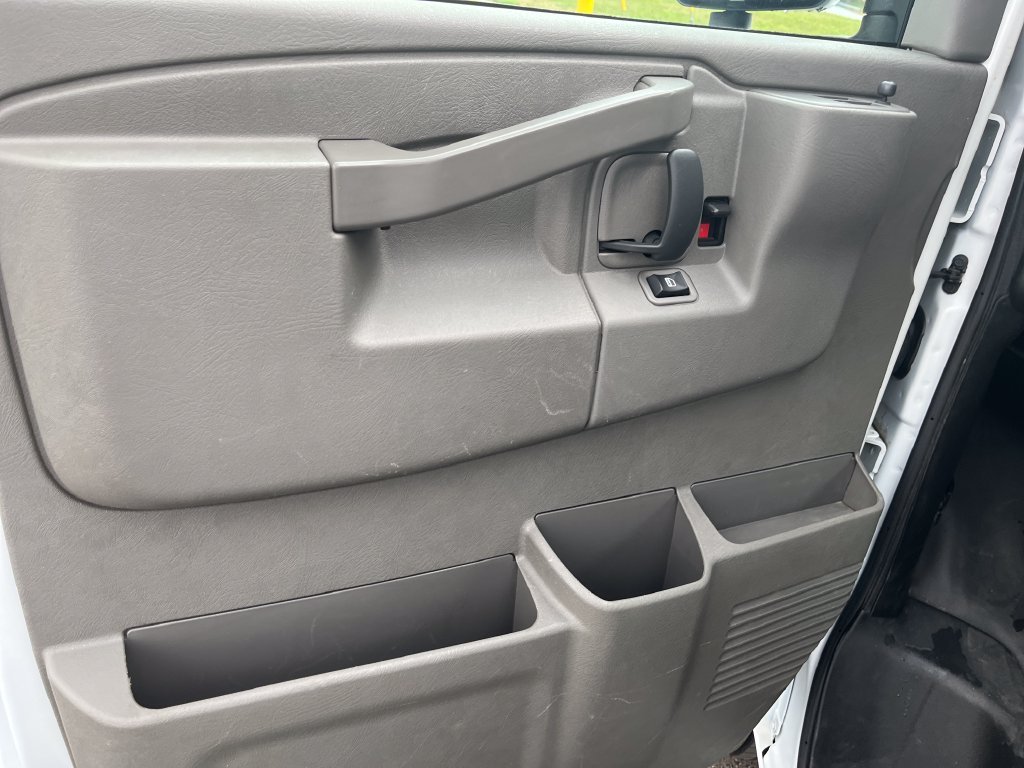 Used 2023 White GMC Work Van image 11