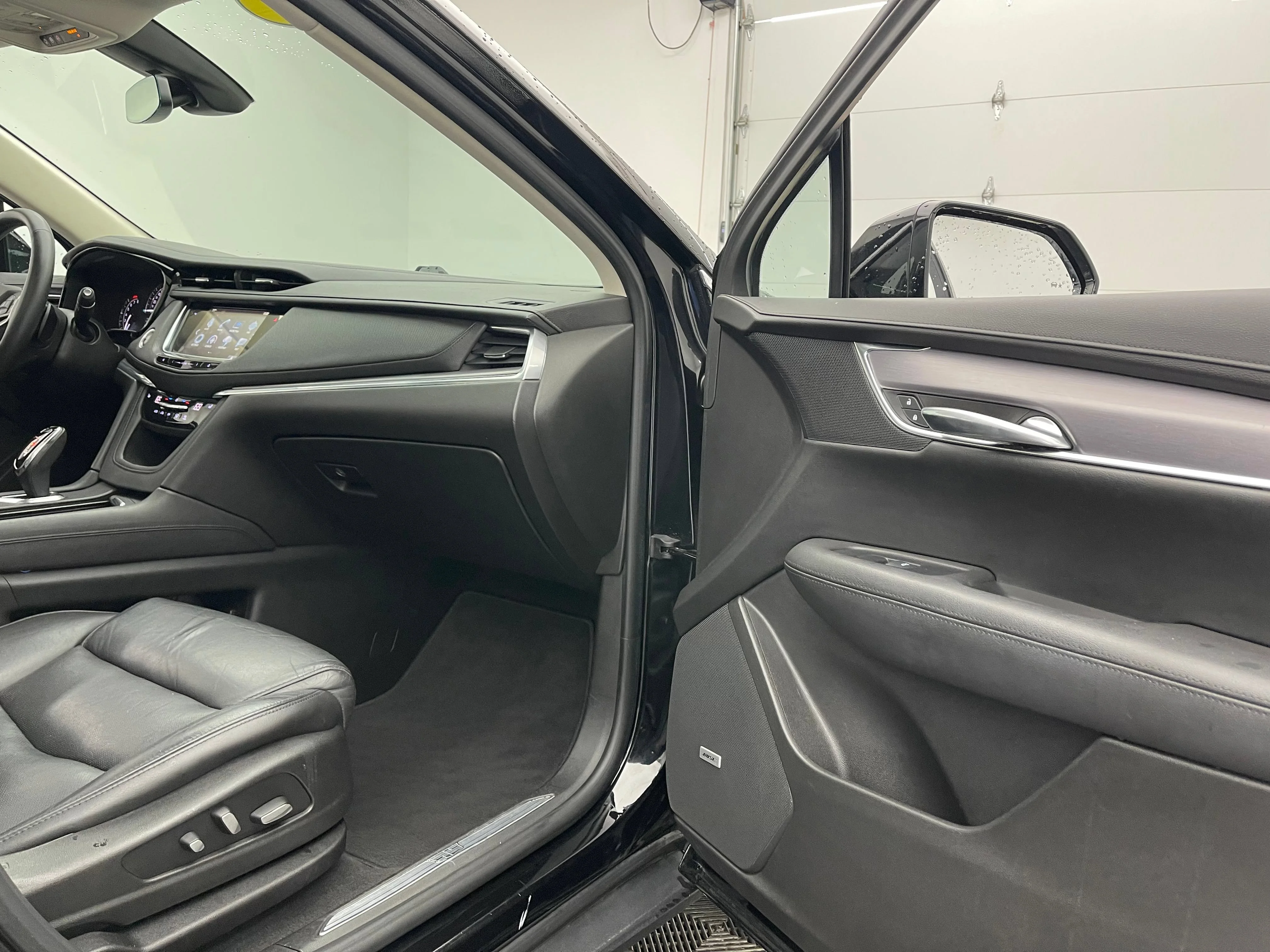 Used 2017 STELLAR BLACK METALLIC Cadillac Luxury AWD image 32