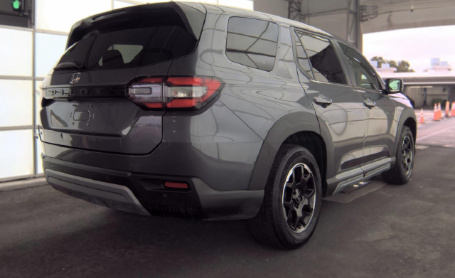 Used 2025 Gray Honda EX-L image 4