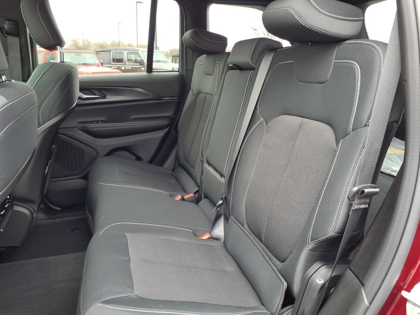 New 2026 Velvet Red Pearl-Coat Exterior Paint Jeep Laredo image 21