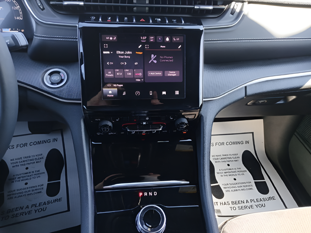 Used 2023 Silver Jeep Altitude X image 12
