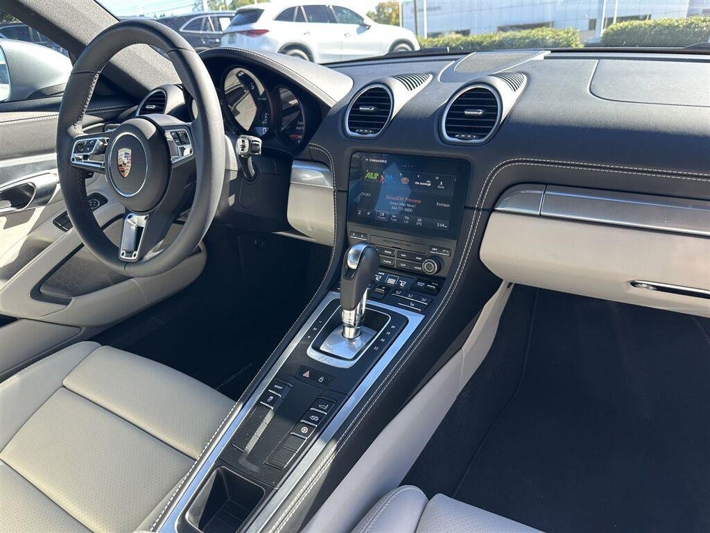 Used 2024  Porsche Style Edition image 18