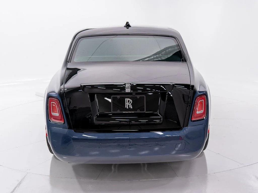 Used 2026 Black Diamond over Iguazu Blue Rolls-Royce  image 4