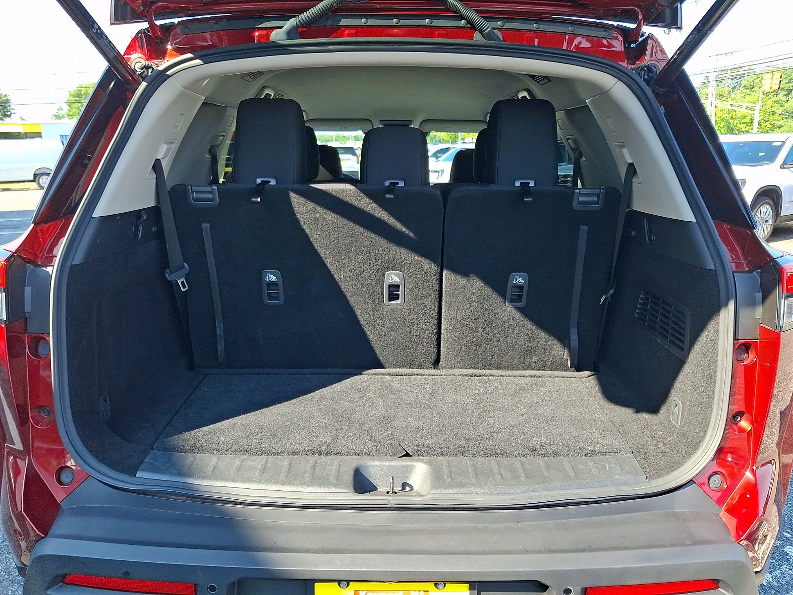 2025 Nissan Pathfinder SV - Photo 30