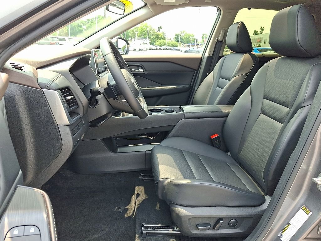 Used 2023 Gray Nissan SV image 15
