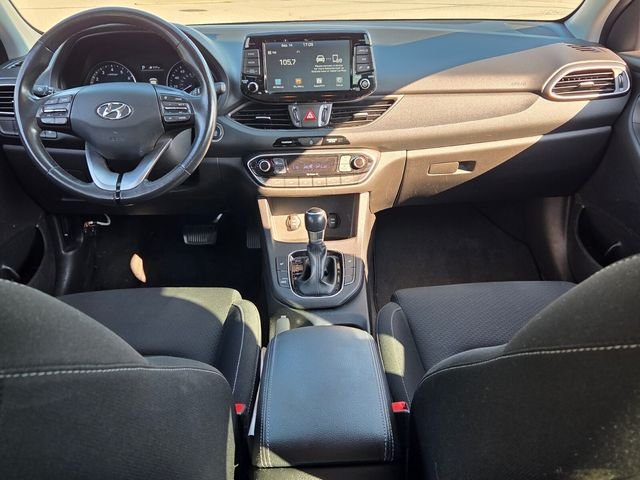 Used 2018 White Hyundai Base image 8