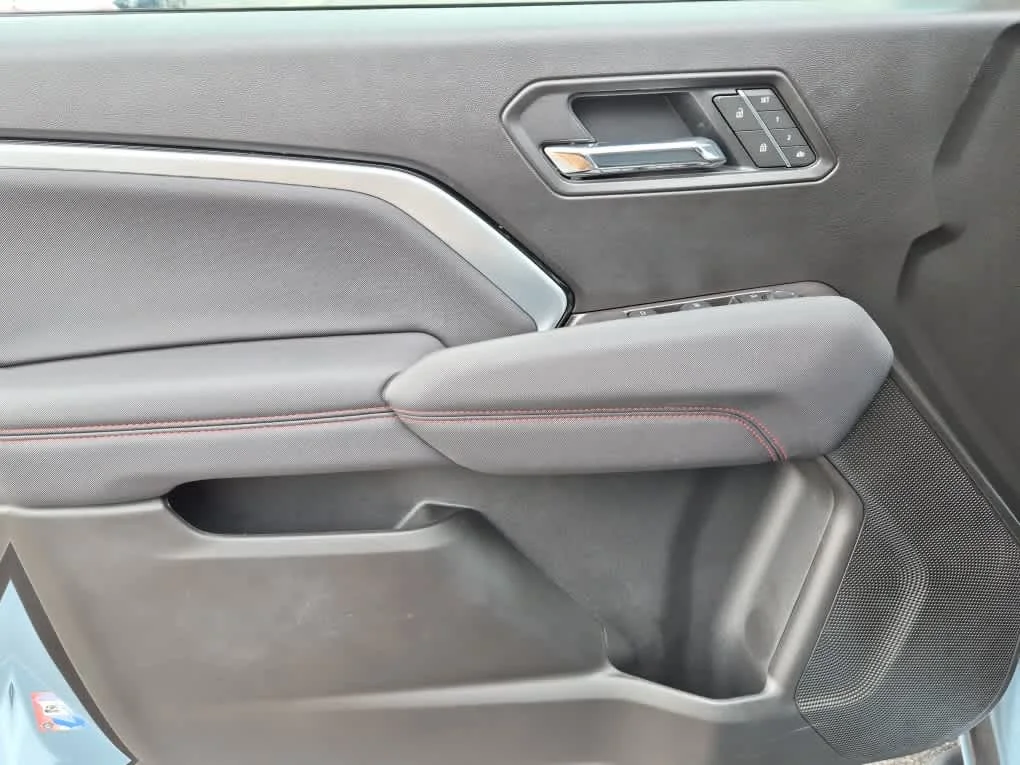 Used 2026 Snowdrift Metallic Chevrolet 4WD Z71 image 9