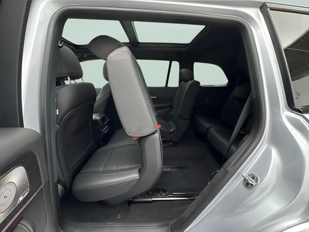 Used 2025 Cirrus Silver Metallic Mercedes-Benz GLS 450 image 26