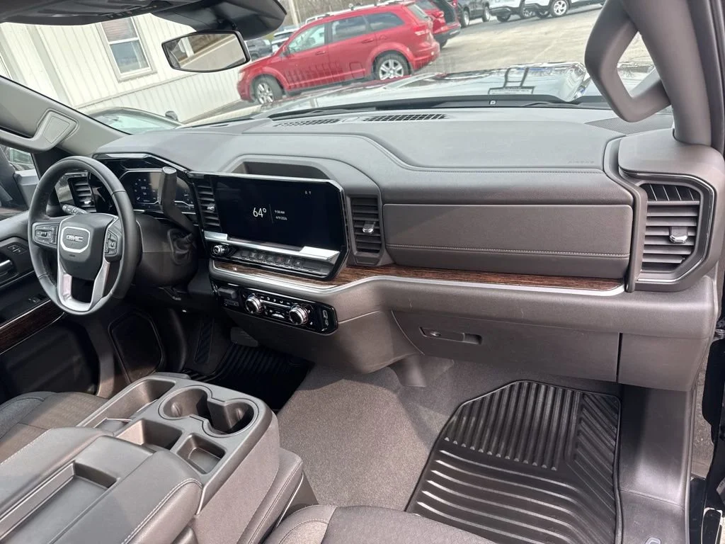 Used 2025 Onyx Black GMC SLE image 25