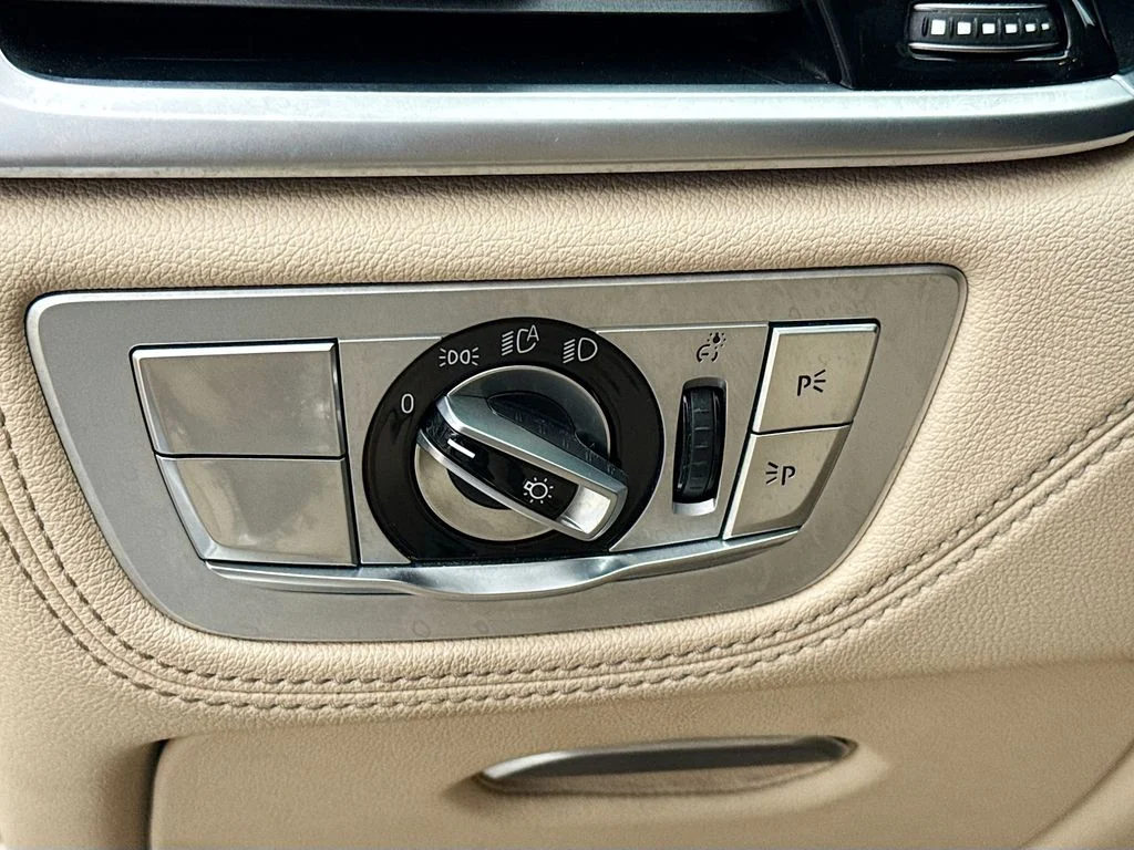 Used 2020 Black BMW 740i image 11