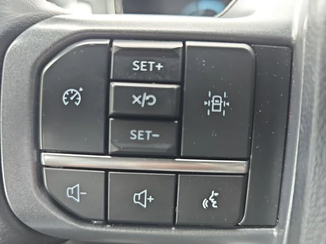 Used 2023 Black Ford XLT image 17