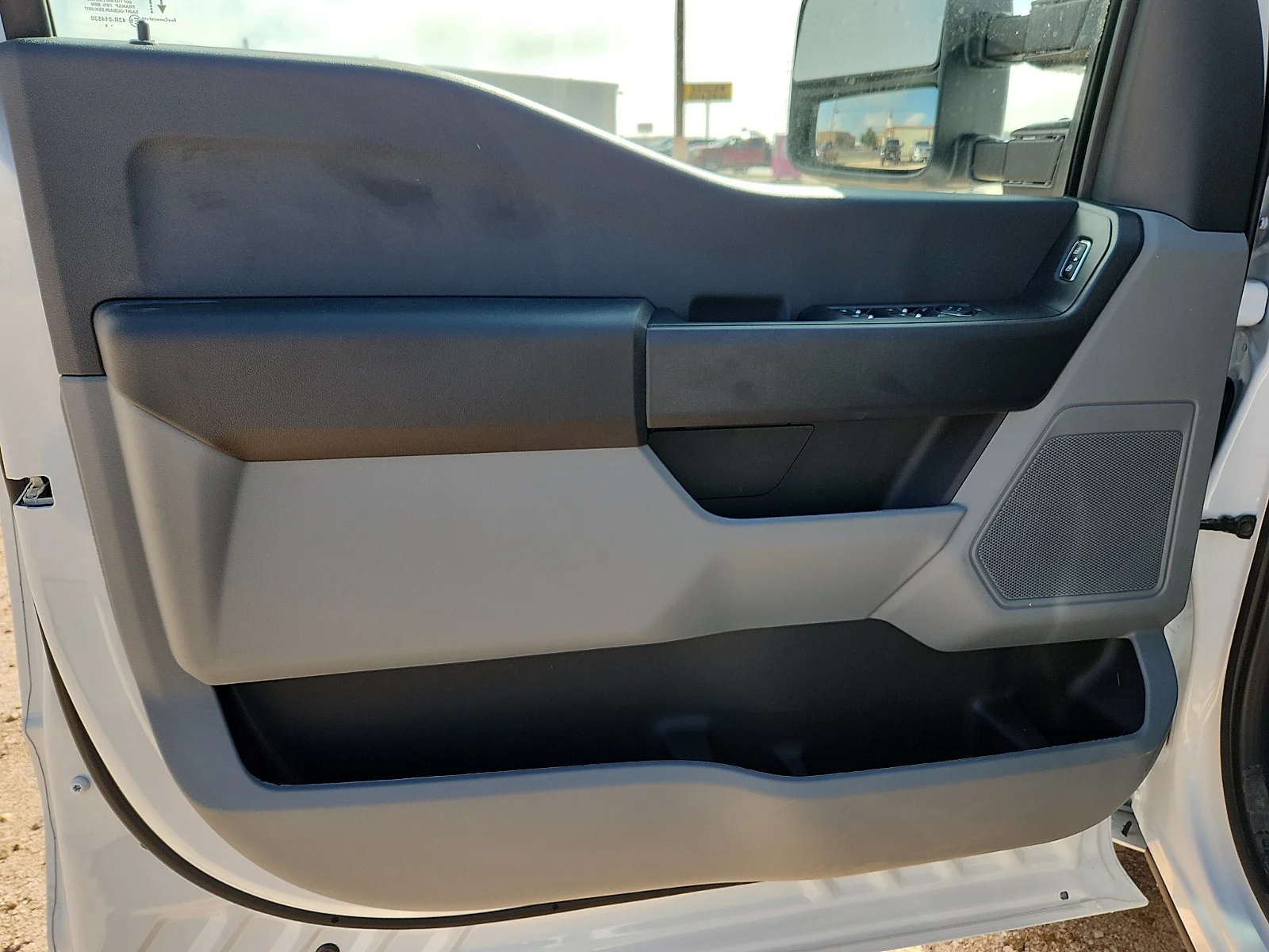 New 2026 Oxford White Ford XL image 14