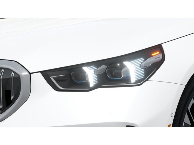 New 2027 Mineral White Metallic BMW 530i xDrive image 6