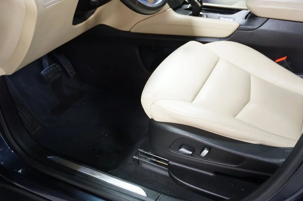 Used 2019 Harbor Blue Metallic Cadillac Base image 31