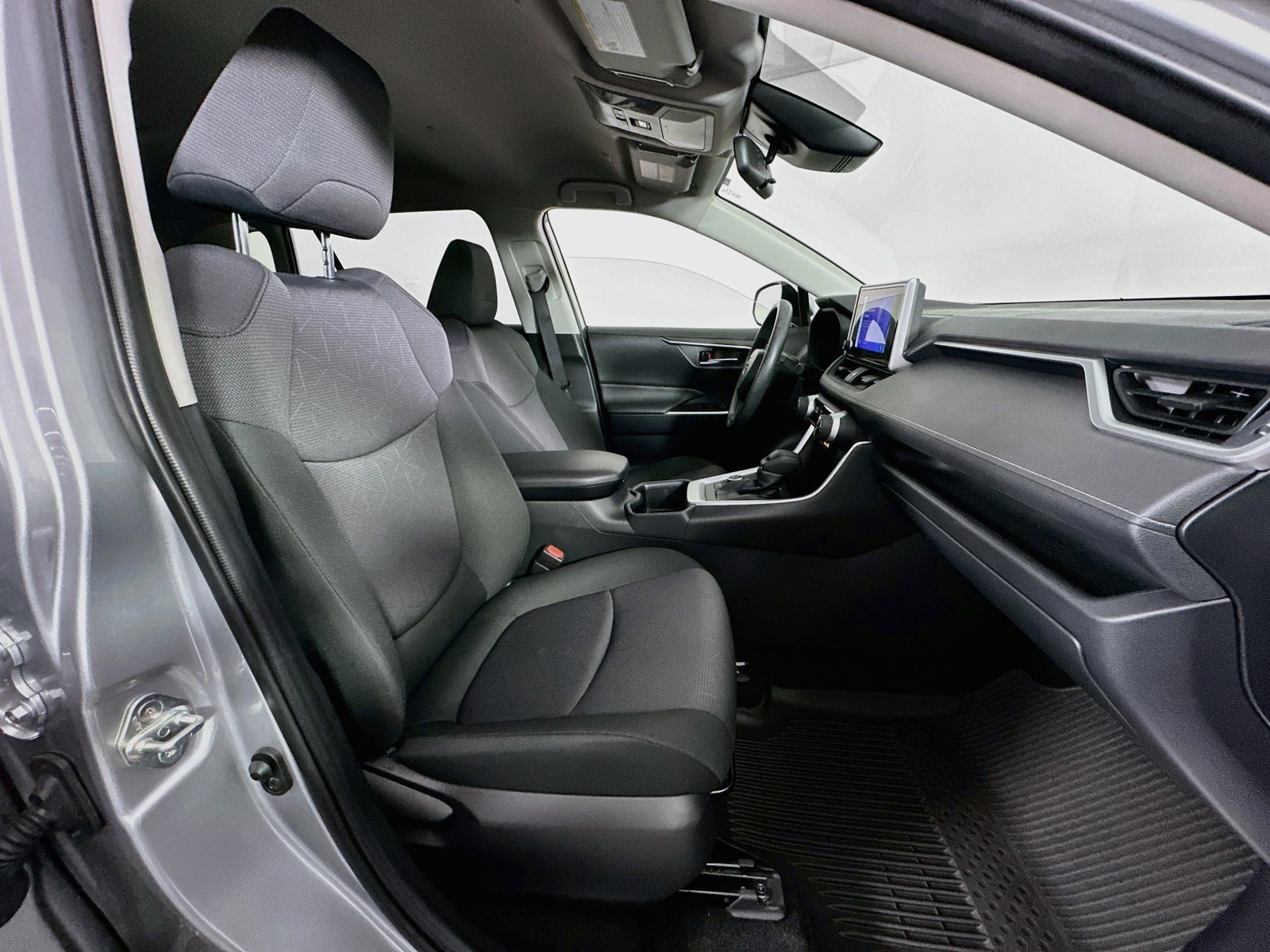 Used 2025 Silver Sky Metallic Toyota XLE image 27