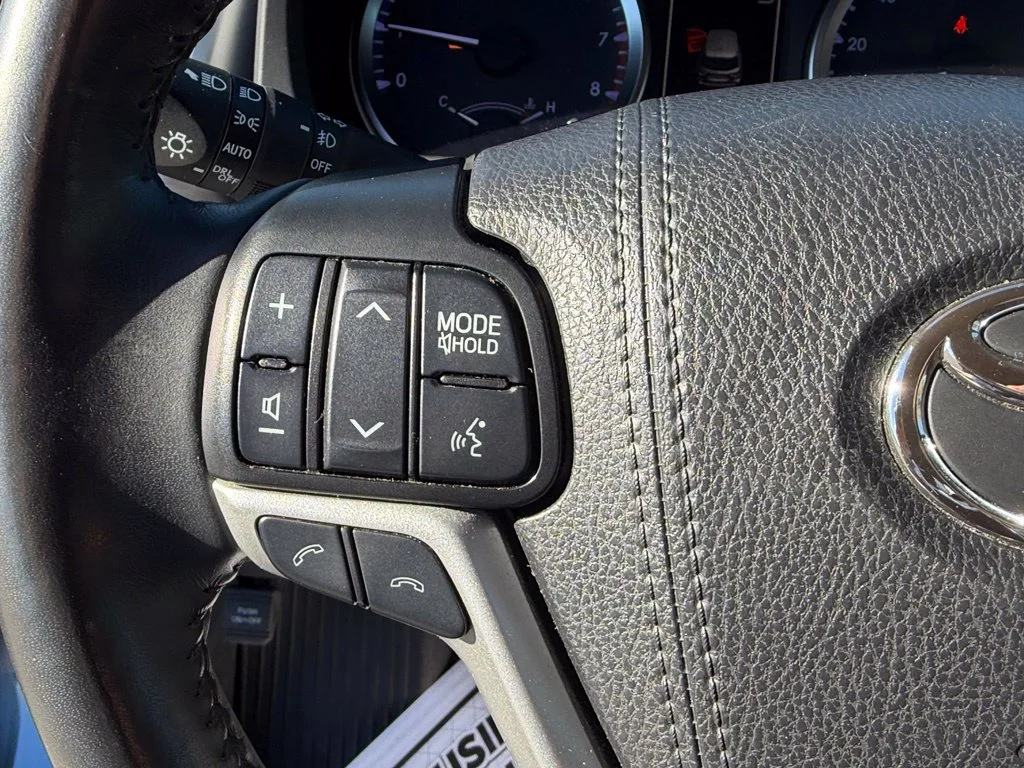 Used 2019 Blue Toyota LE Plus image 30