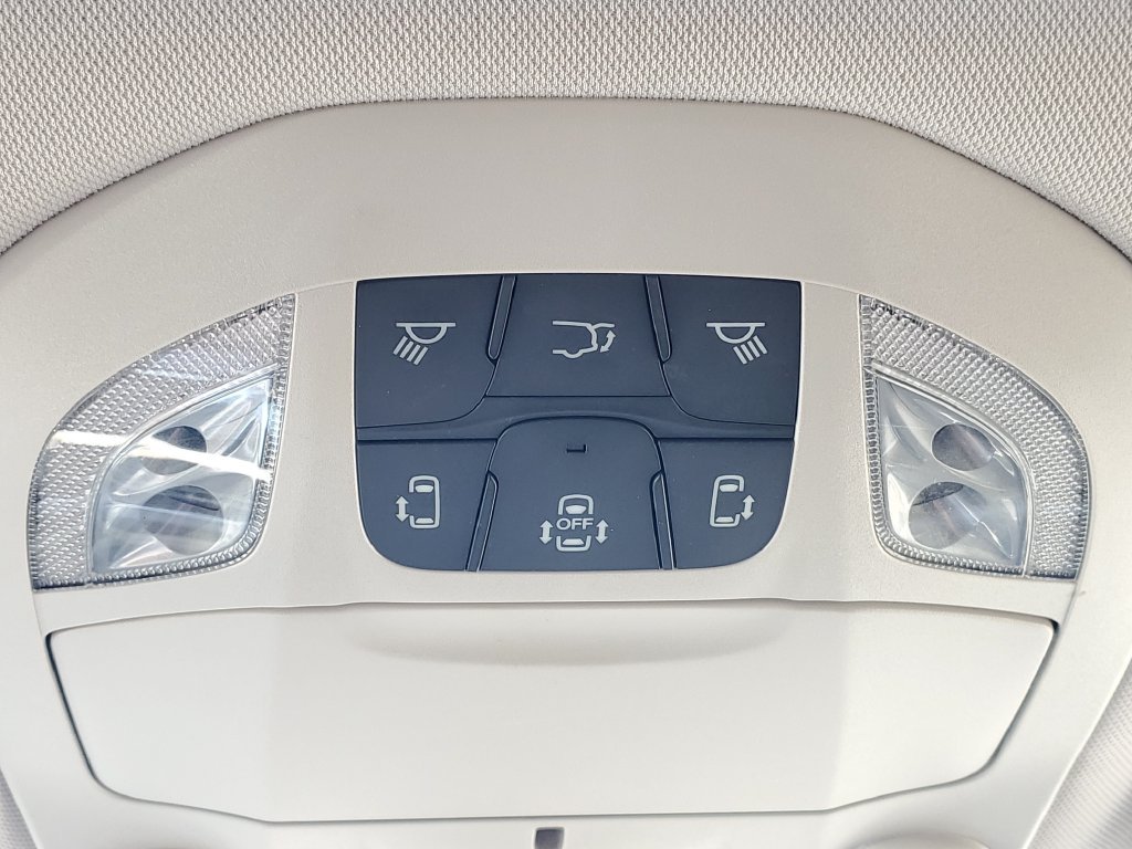 Used 2018 Billet Silver Metallic Chrysler Limited image 33