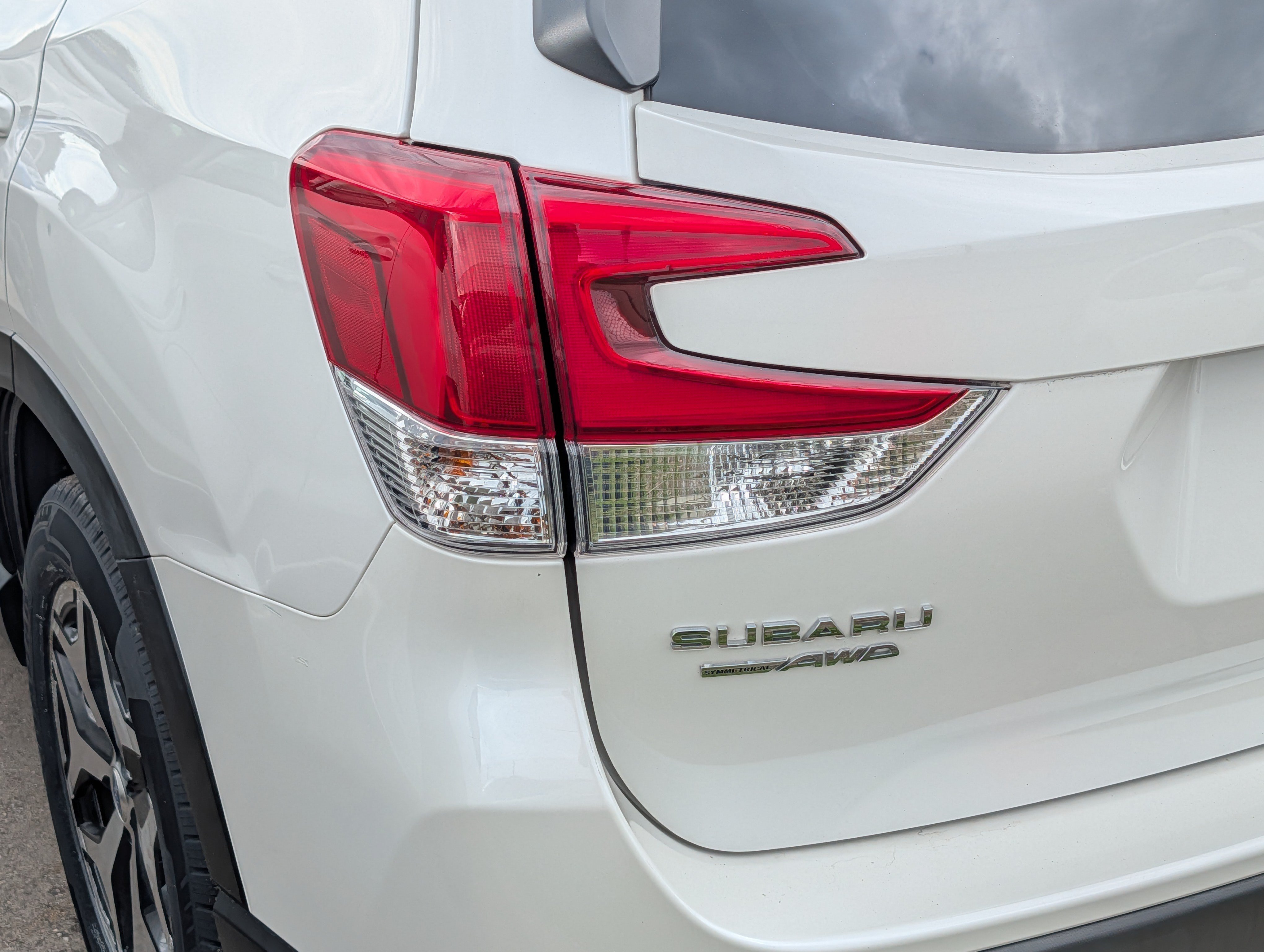 Used 2024 Crystal White Pearl Subaru Premium image 17