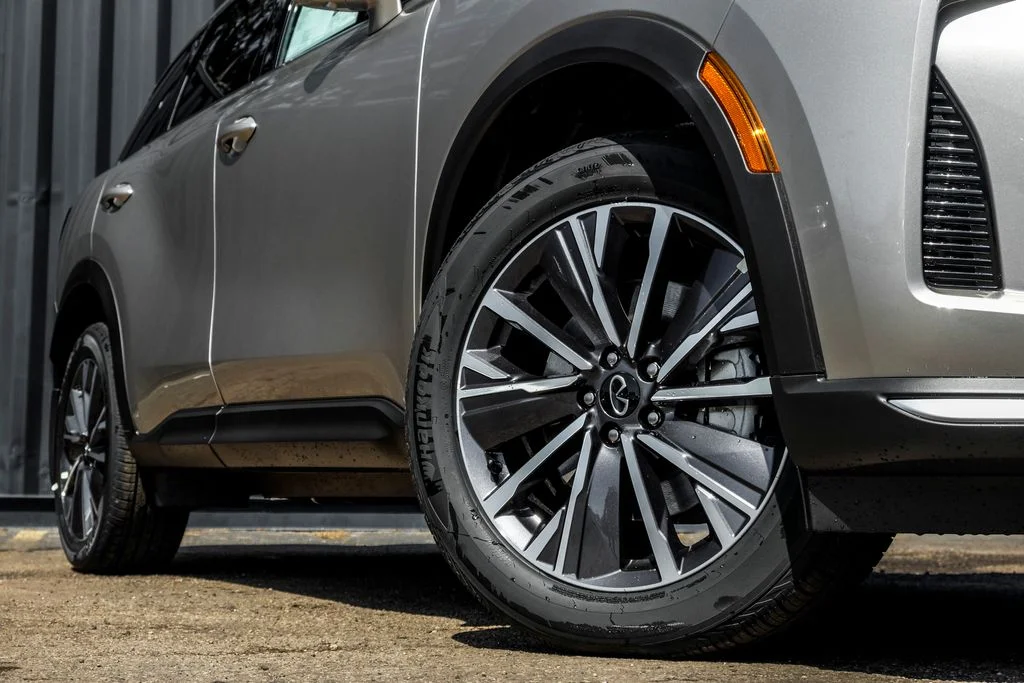 New 2027 WARM TITANIUM INFINITI Luxe AWD image 7