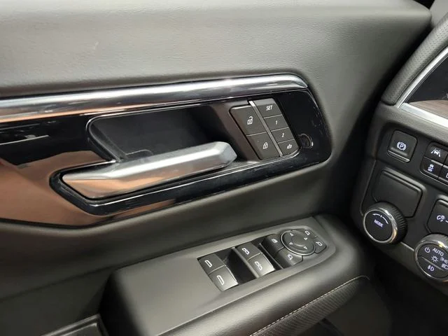 Used 2025 Black Chevrolet Premier image 26